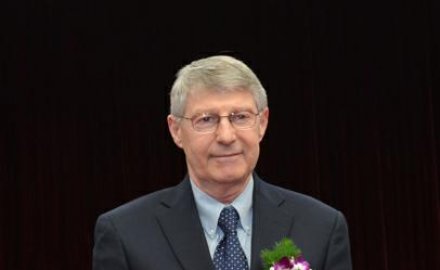 Ian Smith won Qingdao International Technical Cooperation Award
